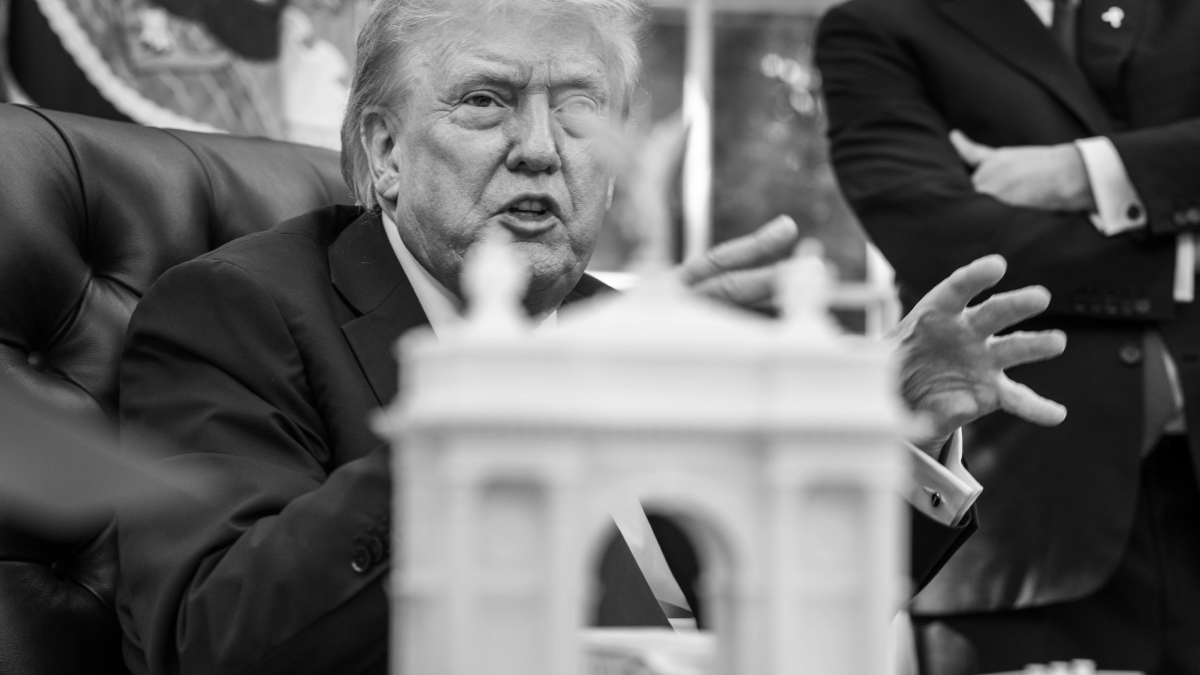 President Donald Trump meets with members Cabinet members and others about the proposed “Victory Arch” in the Oval Office, Tuesday, October 7, 2025. (Official White House photo by Daniel Torok)